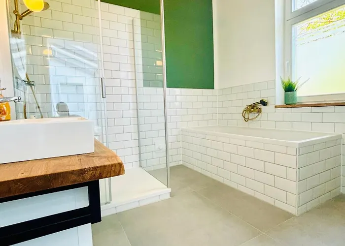 Apartment Luxusapartment Im Dichterviertel *garten*parkplatz*wifi* *